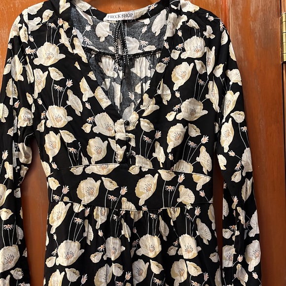 Beautiful Frock Shop dress size large. Black w/ white poppies. Double tie back - Picture 3 of 4